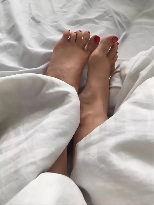 Запись на сессию заранее 
Tg канал https://t.me/laskovaiadomina 
Пиши в вотс ап 👠
Вирт и реальные сессии.