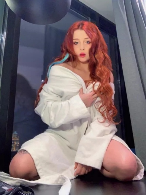 Горячая лисичка, бывшая вебкам модель🥰
Мой канал в тг: https://t.me/+-CPWAHKUTcM2ZDIy
