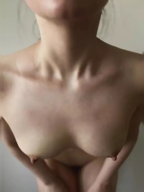 Теку всегда.. попробуешь войти в мою узенькую киску?😈 СМОТРИ МОЁ ВИДЕО 💋 Мой тг @wetkittyyy