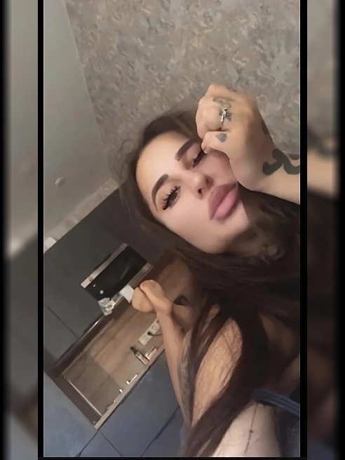 Привет, встречаюсь дома у себя, нахожусь одна, без подруг. Работаю не на поток, появляюсь тоже на сайте пару раз в неделю