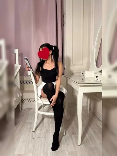 Миниатюрная симпотичная Азиатка