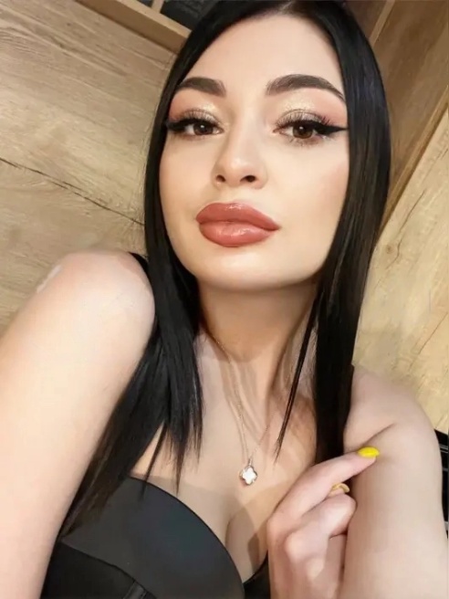 Горячая, ненасытная девочка.