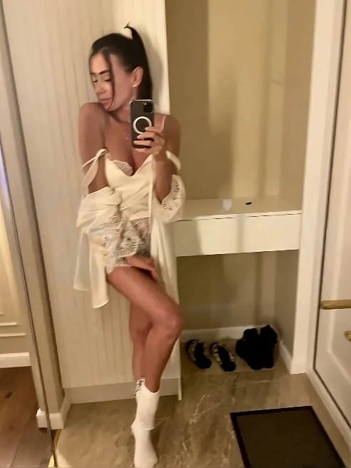 Нежная и ухоженная леди🥰
В моих объятиях забудешь обо всём💕