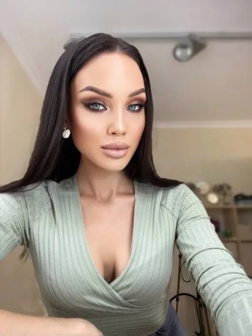 Воплощу в жизнь все твои фантазии.