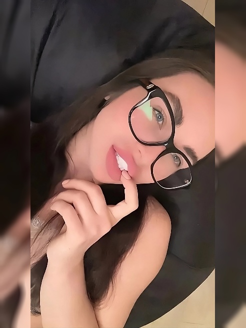 давай познакомимся ближе в моем тг : https://t.me/angelinaprovocateur