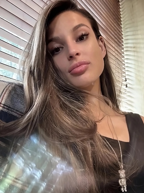 Привет, милый, меня зовут Лера) 🥰 Привет, милый, меня зовут Лера) 🥰