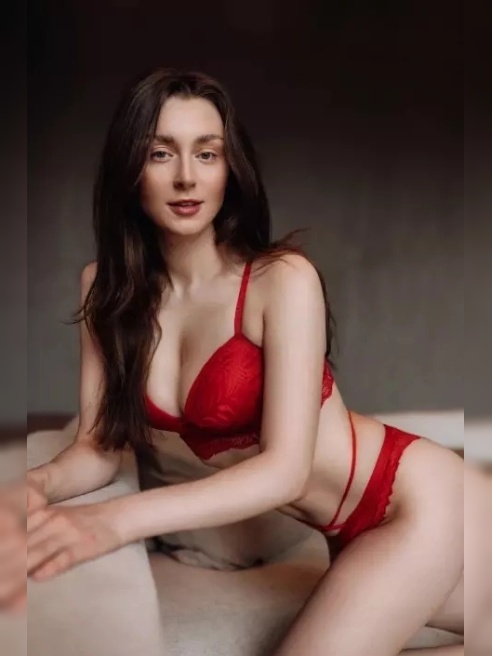 Готова зажечь с тобой сегодня! Без короны на голове, простая в общении и легкая на подъем, умею слушать! Давай развлекаться! 💋 Готова зажечь с тобой сегодня! Без короны на голове, простая в общении и легкая на подъем, умею слушать! Давай развлекаться! 💋