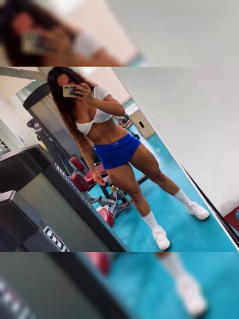 Обожаю спорт,приятных мужчин и свое тело🍑🍑🍑🍑🍑