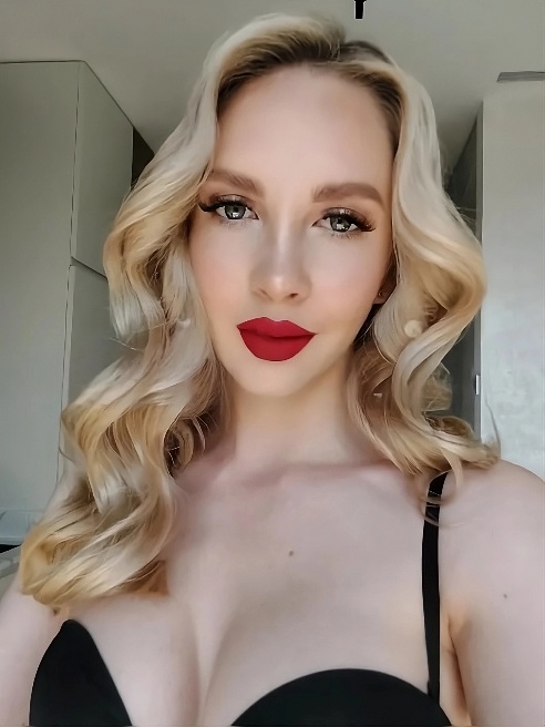 Порно актриса и препод английского в одном флаконе😏 
Позволь себе все самое лучшее💋😼
Читай описание к анкете ⬇️⬇️⬇️