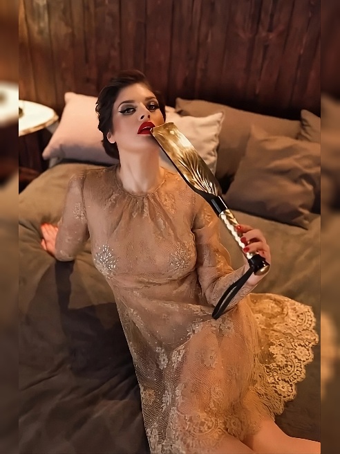 Приглашу Достойного Джентельмена нижнего позиционирования на BDSM-перформанс.