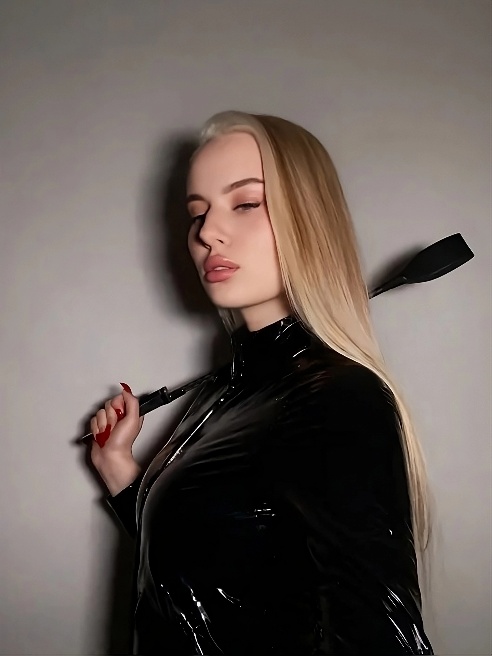 Доминатрикс Алана. Чувственный садист.
⛓ тг канал https://t.me/fetishcartel