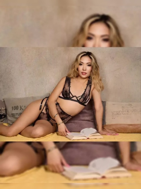 Со мной каждое мгновение наполнено пылким желанием и горячим влечением. Со мной каждое мгновение наполнено пылким желанием и горячим влечением.