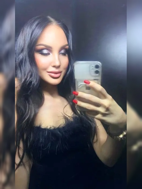 Давай сделаем каждое касание, каждый взгляд, наполненными огненной энергией. Наши встречи будут словно вулкан, готовый взорваться Давай сделаем каждое касание, каждый взгляд, наполненными огненной энергией. Наши встречи будут словно вулкан, готовый взорваться