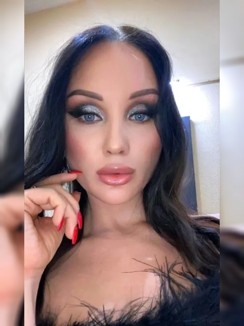 Давай сделаем каждое касание, каждый взгляд, наполненными огненной энергией. Наши встречи будут словно вулкан, готовый взорваться Давай сделаем каждое касание, каждый взгляд, наполненными огненной энергией. Наши встречи будут словно вулкан, готовый взорваться