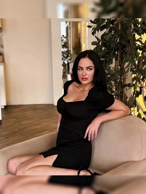 Я - твоя новая страстная брюнетка с грудью четвертого размера. 😈 Хоть я и новичок в этой сфере, но это не мешает мне быть лучшей!