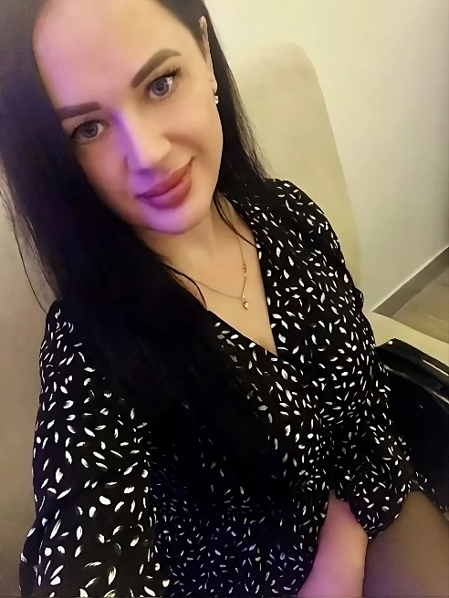 Я - твоя новая страстная брюнетка с грудью четвертого размера. 😈 Хоть я и новичок в этой сфере, но это не мешает мне быть лучшей!