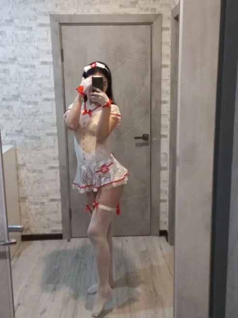 Миниатюрная азиаточка!
МБР включен в часик 💦😘