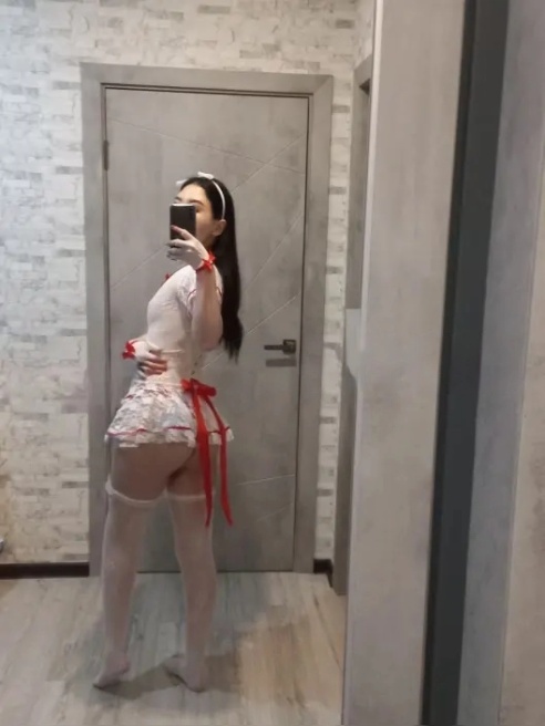 Миниатюрная азиаточка!
МБР включен в часик 💦😘