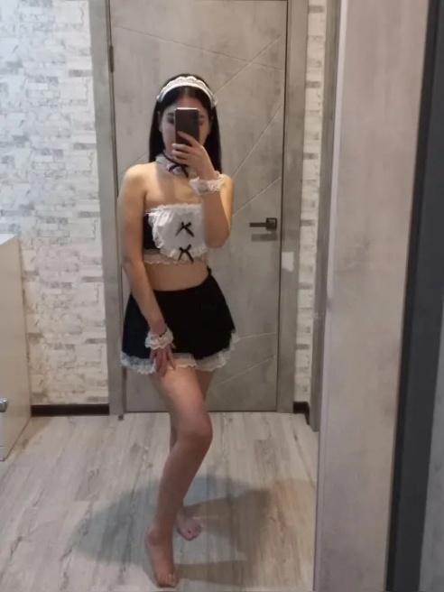 Миниатюрная азиаточка!
МБР включен в часик 💦😘