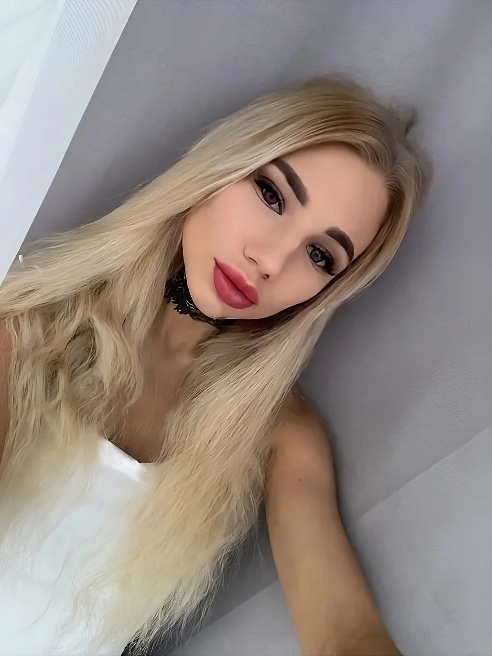 Привет котик меня зовут Светик , рада буду если заглянешь в гости 👅🫦. Твоя малышка развратница ждёт тебя !