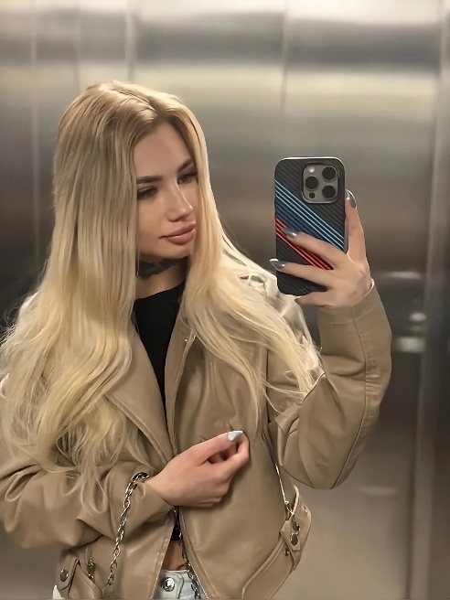 Привет котик меня зовут Светик , рада буду если заглянешь в гости 👅🫦. Твоя малышка развратница ждёт тебя !