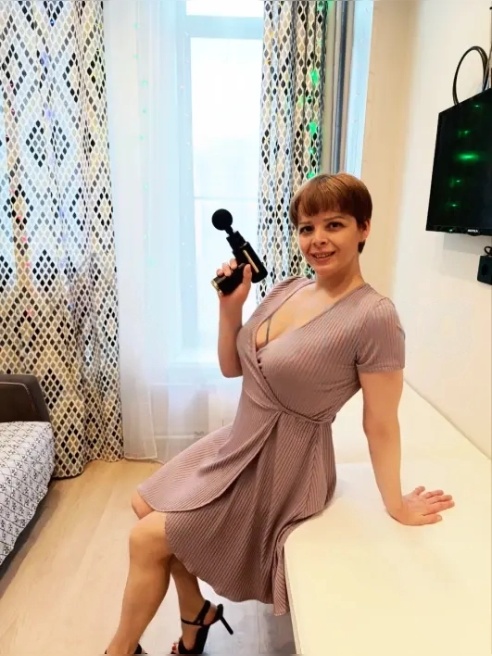 Опытная девушка  пригласит в гости