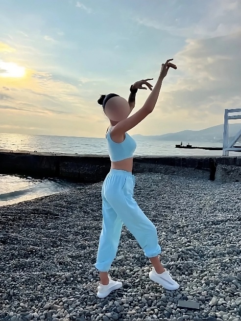 Фотомодель , также просто красивая, обаятельная и образованная  девушка💃
В первую очередь , встреча с Вами для меня отдых)