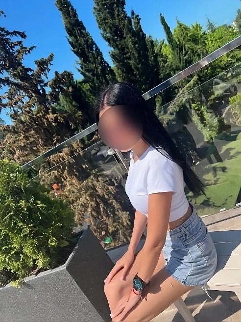 Фотомодель , также просто красивая, обаятельная и образованная  девушка💃
В первую очередь , встреча с Вами для меня отдых)