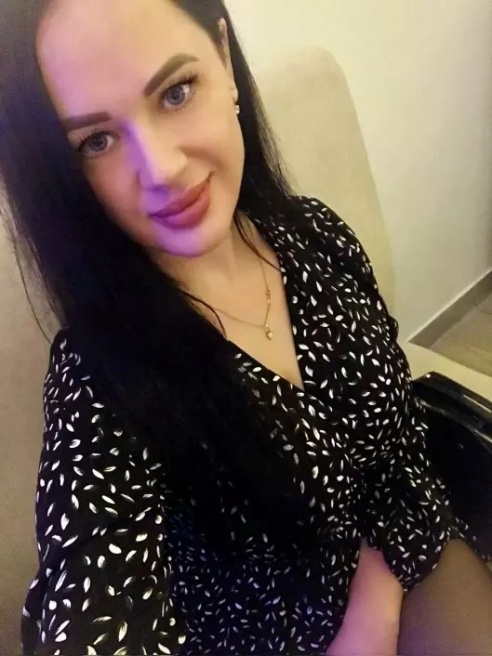 Я - твоя новая страстная брюнетка с грудью четвертого размера. 😈 Хоть я и новичок в этой сфере, но это не мешает мне быть лучшей!