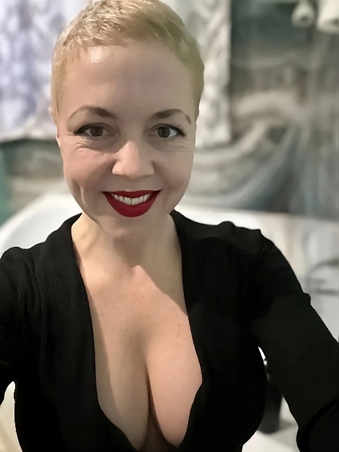 Ласковая и дежная....