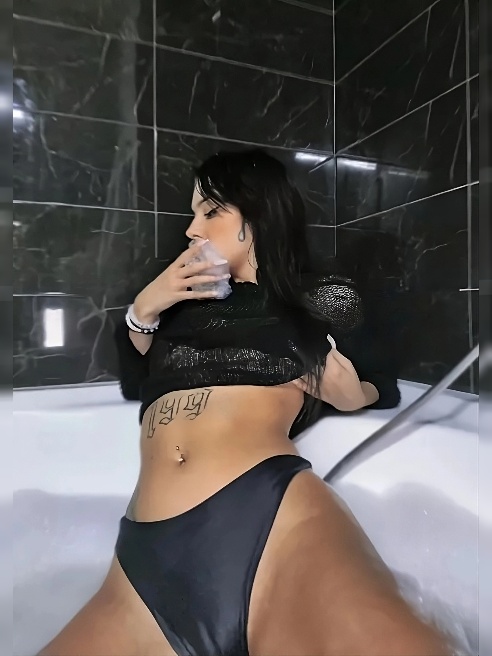 Спустилась с пилона на твои коленочки 👠 
Инди 🤭