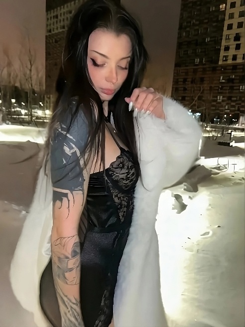 Спустилась с пилона на твои коленочки 👠 
Инди 🤭