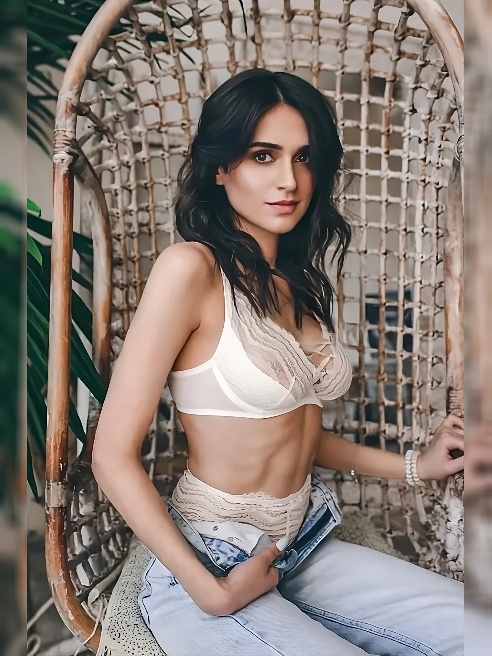 🐍Привет! Меня зовут Алина. Я образованная, милая и спокойная девушка🐍