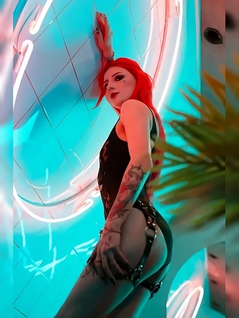 💕Я Оли, неформальная девочка с разрезанным язычком и татуировками.
Вернулась, чтобы волшебно провести с  тобой время