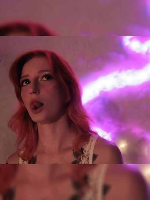 💕Я Оли, неформальная девочка с разрезанным язычком и татуировками.
Вернулась, чтобы волшебно провести с  тобой время
