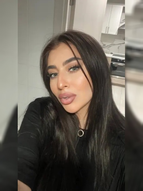 🌹✨ Загадочная красавица, искусно соблазняющая своим обаянием 🔥