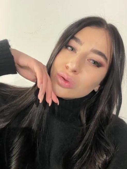 🌹✨ Загадочная красавица, искусно соблазняющая своим обаянием 🔥