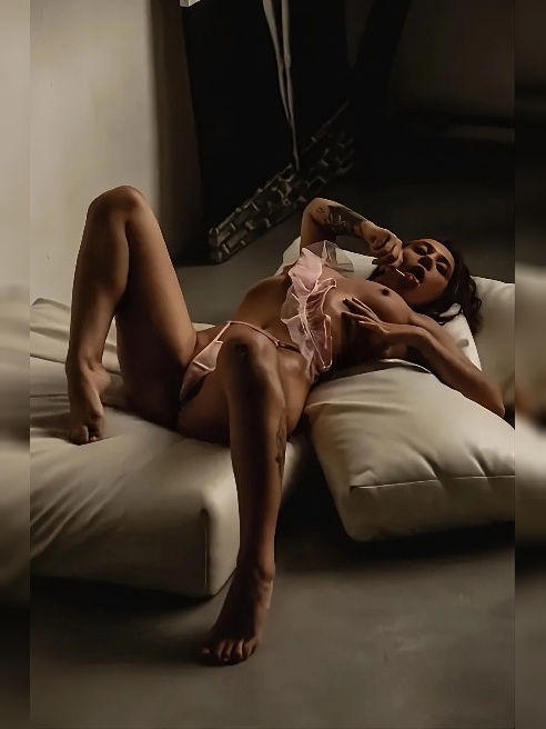 Привет, меня зовут Василиса, мне 23 года. 👸👸я активно занимаюсь спортом 🤩и обожаю бассейн😍😍😍. Привет, меня зовут Василиса, мне 23 года. 👸👸я активно занимаюсь спортом 🤩и обожаю бассейн😍😍😍.