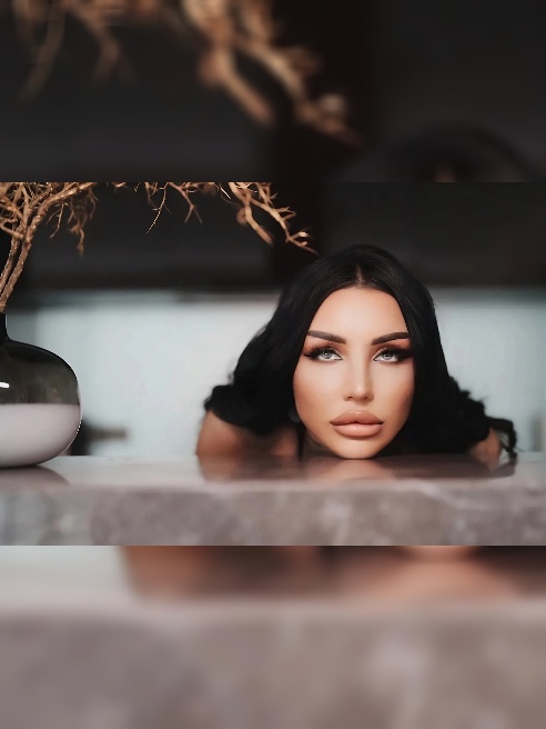 Веду тг канал https://t.me/+iSzy-UhyGZE3ZTUy 🖤 Чувственная брюнетка , с большой грудью и пухлыми губами. Стройная фигура 👅