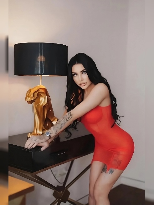 Веду тг канал https://t.me/+iSzy-UhyGZE3ZTUy 🖤 Чувственная брюнетка , с большой грудью и пухлыми губами. Стройная фигура 👅