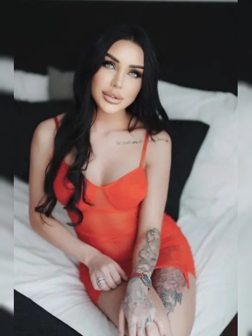 Веду тг канал https://t.me/+iSzy-UhyGZE3ZTUy 🖤 Чувственная брюнетка , с большой грудью и пухлыми губами. Стройная фигура 👅