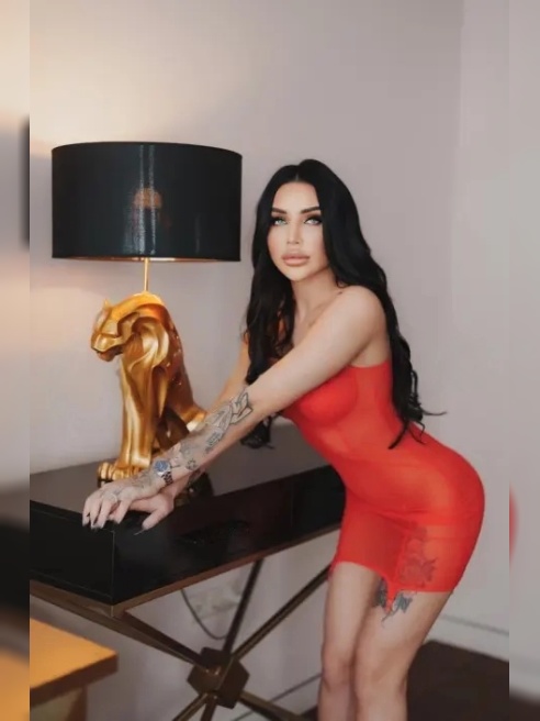Веду тг канал https://t.me/+iSzy-UhyGZE3ZTUy 🖤 Чувственная брюнетка , с большой грудью и пухлыми губами. Стройная фигура 👅