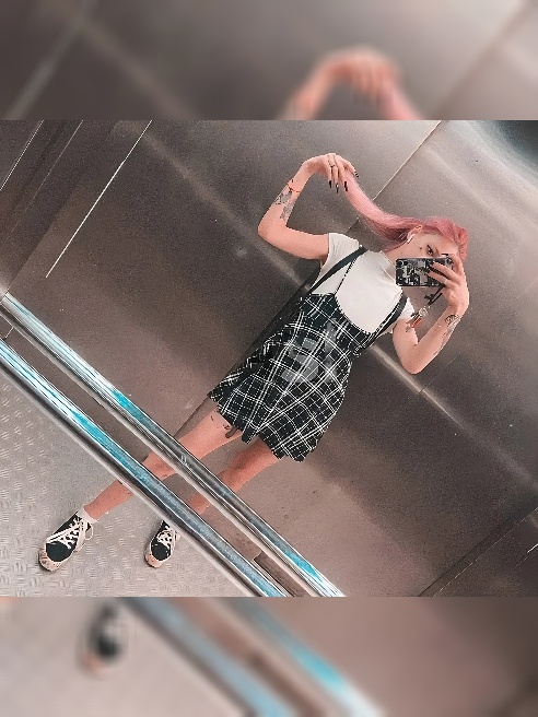 💕Я Оли, малышка с разрезанным язычком и татуировками. Встречу с такой неформальной девочкой ты точно вспомнишь еще не раз💕
