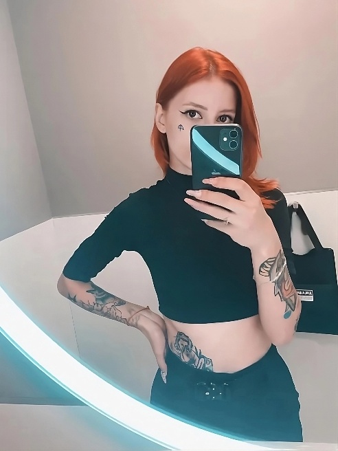 💕Я Оли, малышка с разрезанным язычком и татуировками. Встречу с такой неформальной девочкой ты точно вспомнишь еще не раз💕