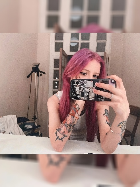 💕Я Оли, малышка с разрезанным язычком и татуировками. Встречу с такой неформальной девочкой ты точно вспомнишь еще не раз💕