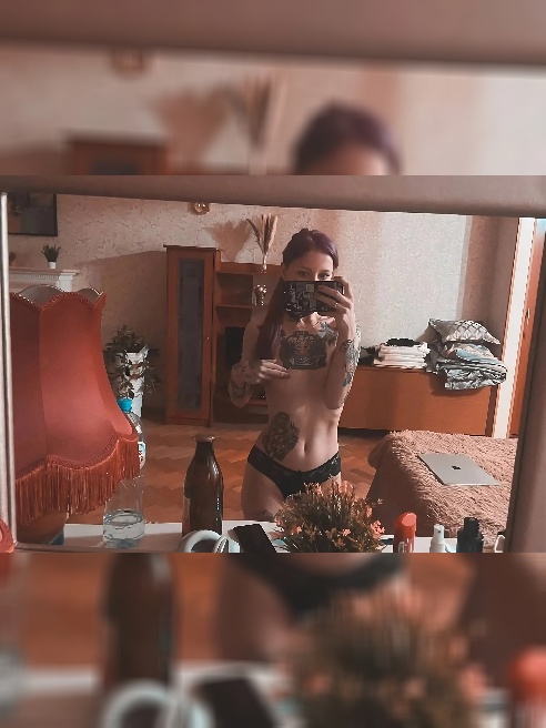 💕Я Оли, малышка с разрезанным язычком и татуировками. Встречу с такой неформальной девочкой ты точно вспомнишь еще не раз💕