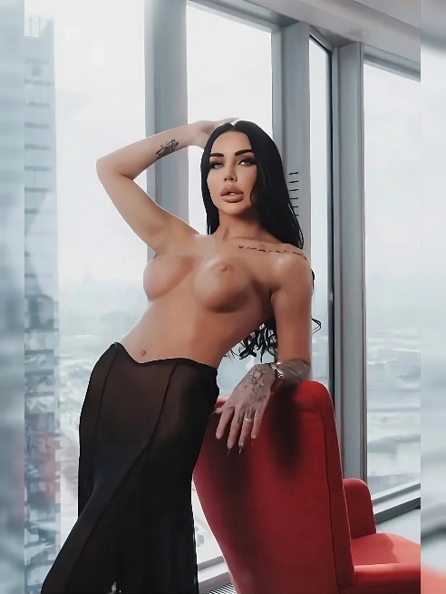 Добро пожаловать в мир сладости и райского удовольствия!
Я - CANDY LINA 🍭
Твоя идеальная спутница, которая скрасит любой вечер