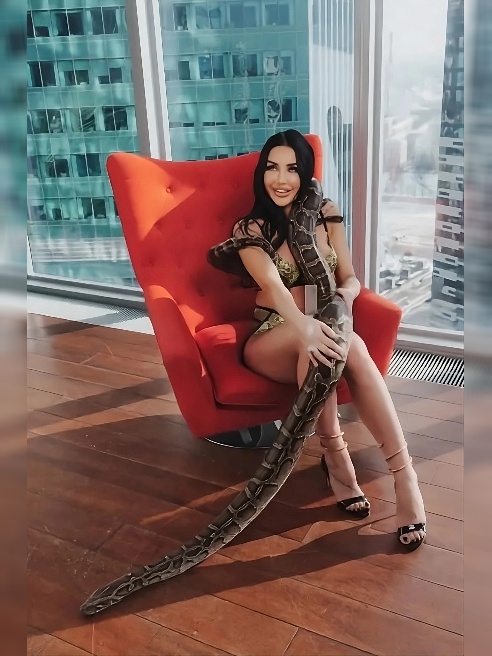 Добро пожаловать в мир сладости и райского удовольствия!
Я - CANDY LINA 🍭
Твоя идеальная спутница, которая скрасит любой вечер