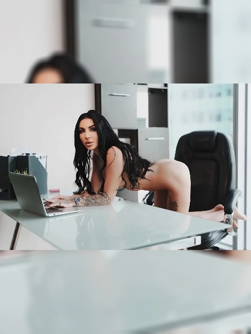 Добро пожаловать в мир сладости и райского удовольствия!
Я - CANDY LINA 🍭
Твоя идеальная спутница, которая скрасит любой вечер