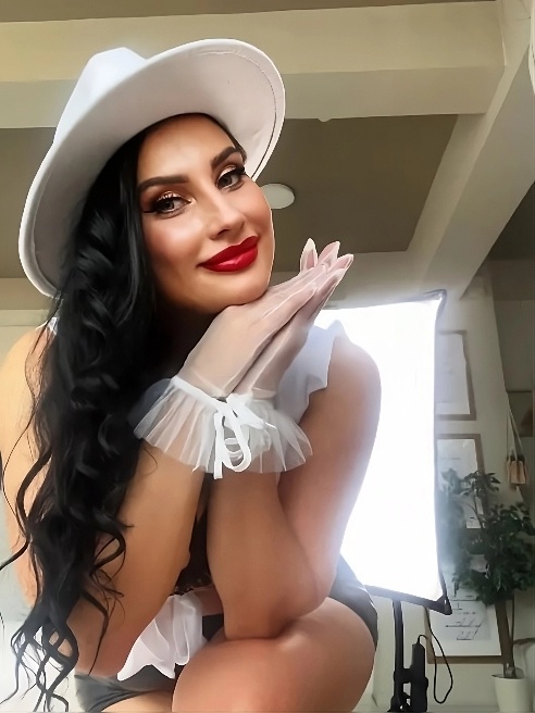 Всем привет ❤️Приглашаю в гости , я сногсшибательная , привлекательная, притягательная,МЕГАсексуальная,Модель , веду свой канал ❤️❤️❤️